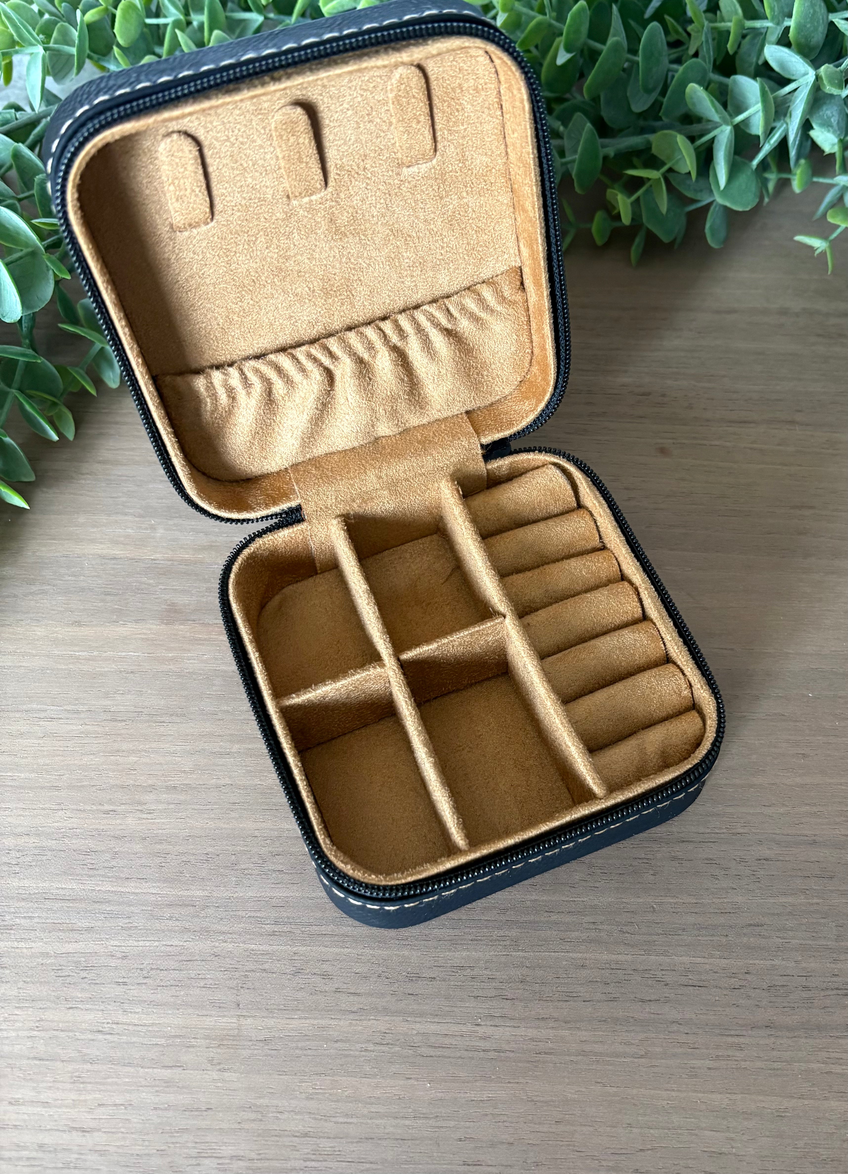 LEATHERETTE JEWELRY CASE (TRAVEL SIZE 4X4)