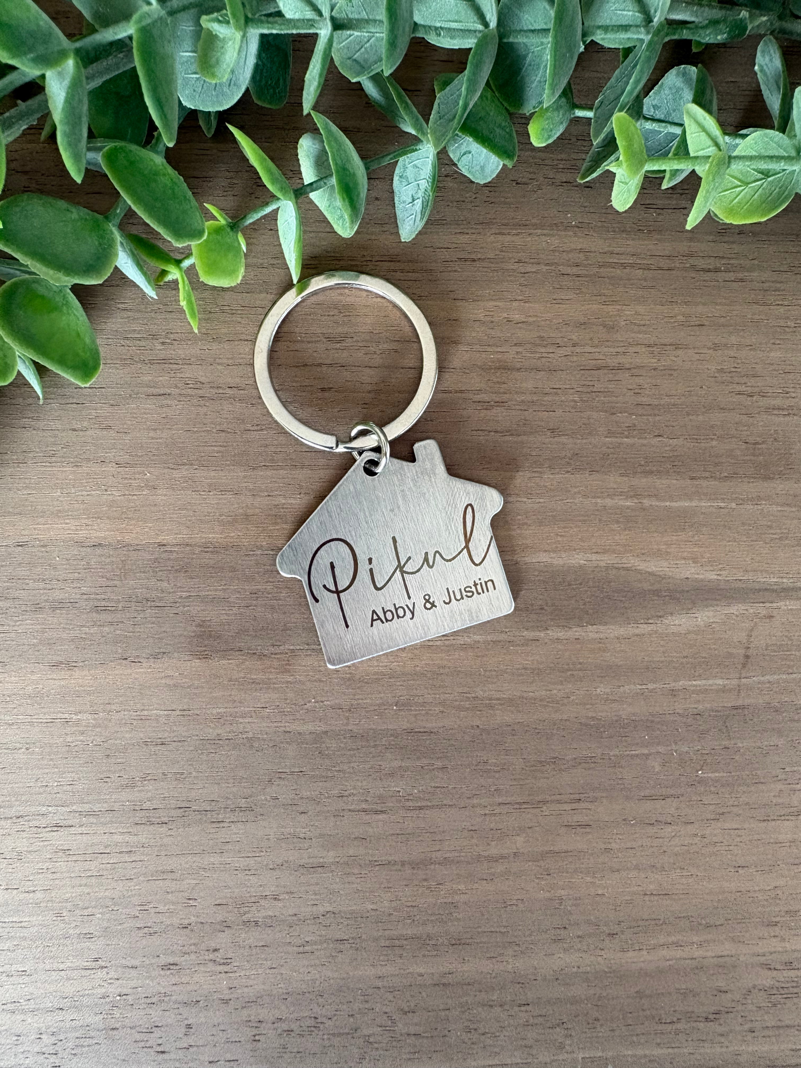 STAINLESS STEEL HOUSE KEYCHAIN